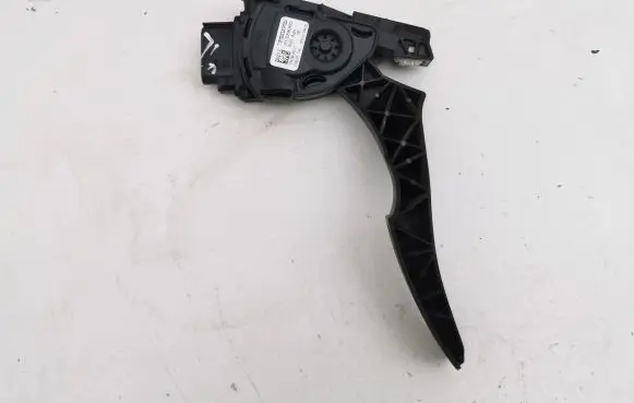 Volvo XC60 Accelerator throttle pedal 31329060