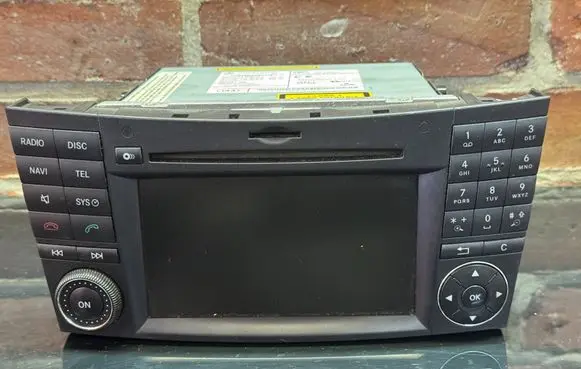 Mercedes-Benz CLS C219 Radio/CD/DVD/GPS head unit A2199001100