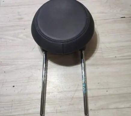 Fiat 500X Front seat headrest 