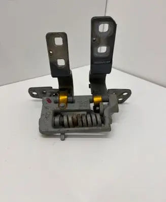BMW 5 E60 E61 Tailgate/trunk/boot hinge 7061383