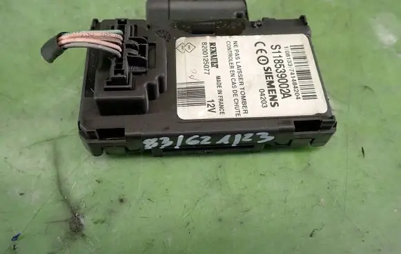 Renault Scenic II - Grand scenic II Ignition lock 8200125077