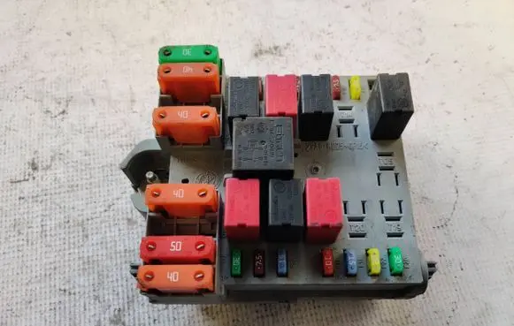 Citroen Jumper Fuse module 1349944080 03102006 8499440800576