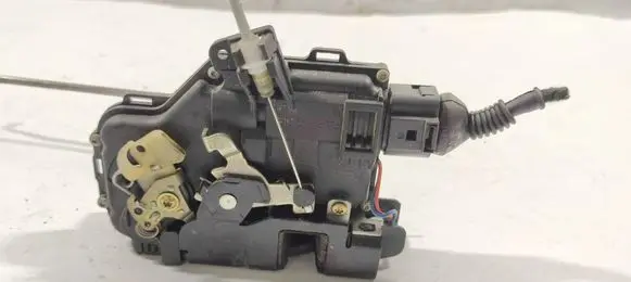 Audi A4 S4 B6 8E 8H Front door lock 401837015 4B1837015B 4B1837015G