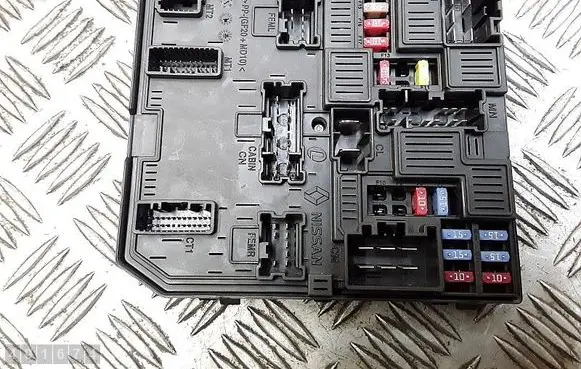 Nissan Qashqai Fuse module 284b75na1a