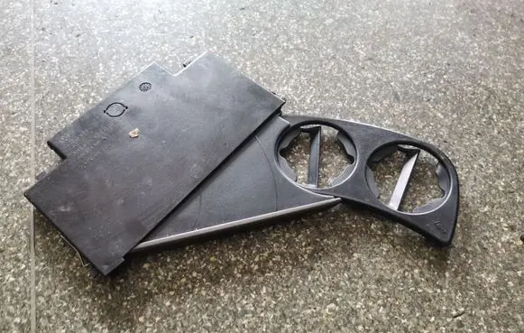 Volkswagen PASSAT B5 Cup holder 3B1858569