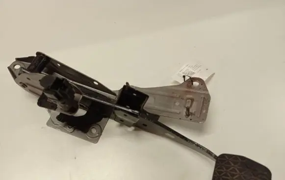 Mazda 3 I Brake pedal 3M5T13480AB