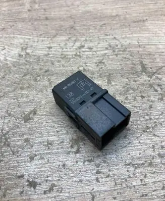 Volvo S40, V40 Other relay MB953382 V23074
