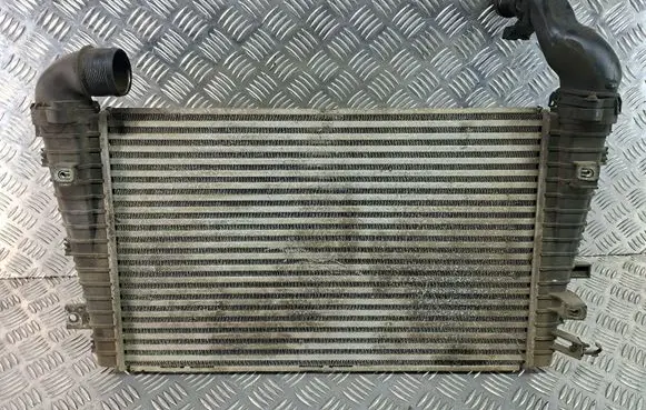 Opel Zafira B Intercooler radiator 13243008