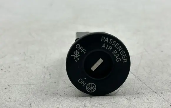 Nissan Qashqai Passenger airbag on/off switch 