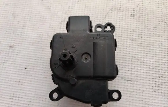 Ford Fusion II Air flap motor/actuator DG9H19E616AA