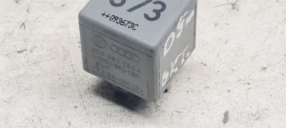Skoda Octavia Mk2 (1Z) Other relay 8D0951253A V23134B52X301