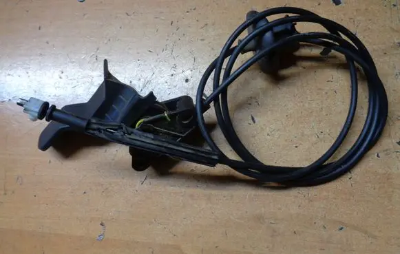 Peugeot 2008 I Engine bonnet/hood lock release cable 