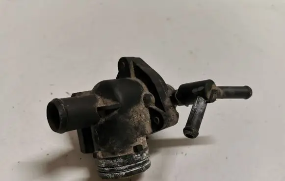 Ford Mondeo Mk III Thermostat/thermostat housing