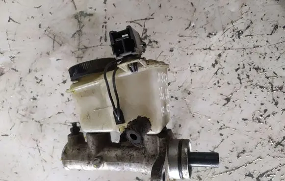 Mazda 323 Master brake cylinder