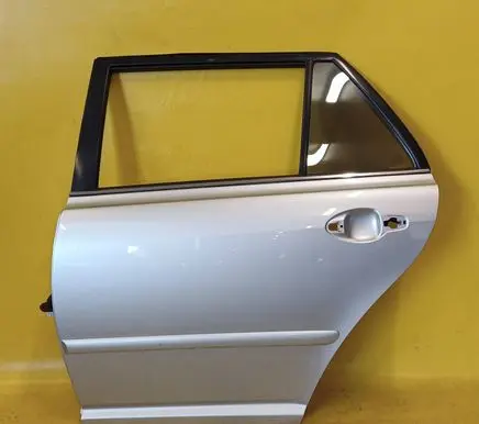 Toyota Avensis T250 Rear door 