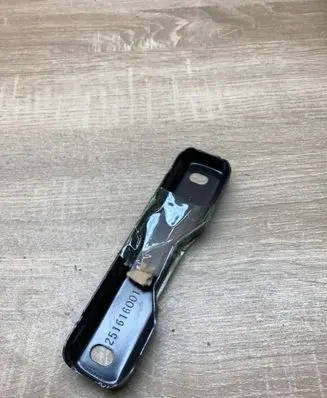 Battery bracket