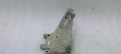 Mercedes-Benz CLS C219 Engine mount bracket A2782232404