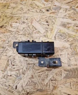 Glow plug pre-heat relay