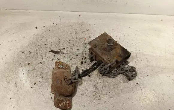 Nissan Navara D40 Spare wheel mounting bracket 