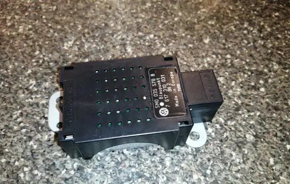 Volkswagen Golf VI Aerial antenna amplifier 5M0035570B