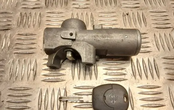 Nissan Almera Tino Ignition lock