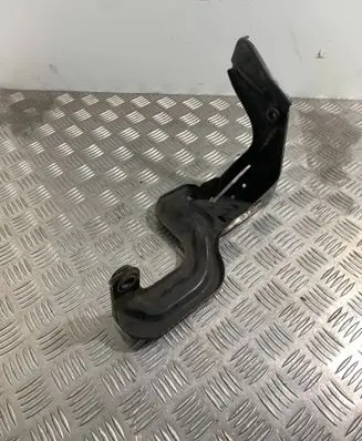 Audi A6 S6 C6 4F Intercooler pipe mounting bracket 4F0145814G