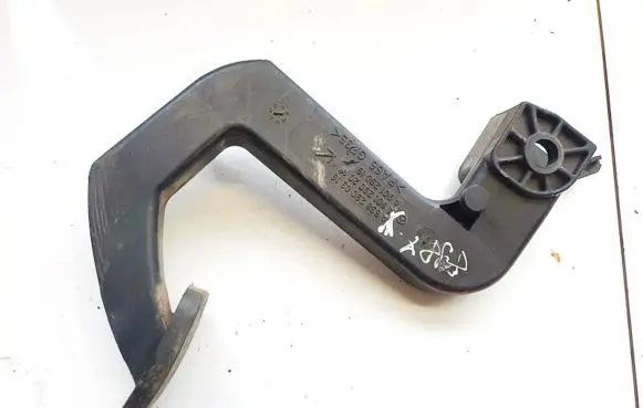 Volkswagen II LT Clutch pedal a6382900316 a9012902016