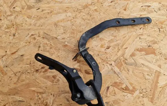 Volvo V70 Tailgate/trunk/boot hinge