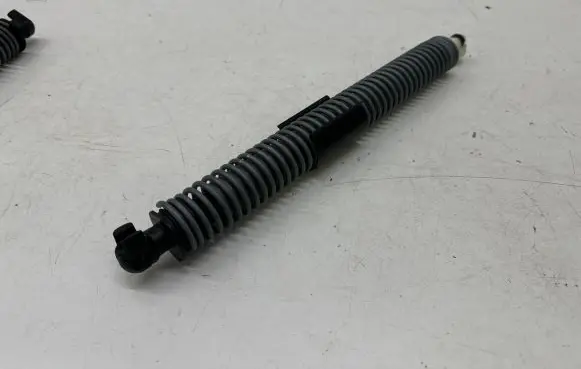BMW 5 G30 G31 Tailgate/trunk strut/damper 7366403