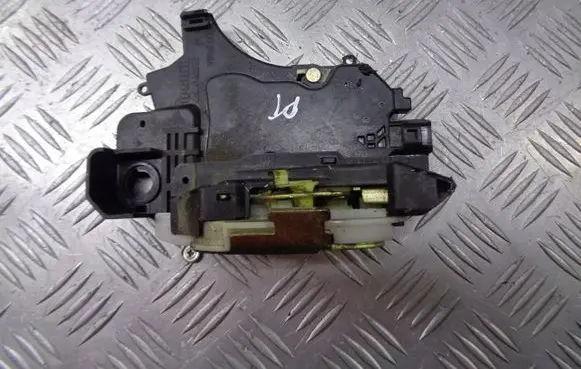 Mitsubishi Colt CZ3 Rear door lock