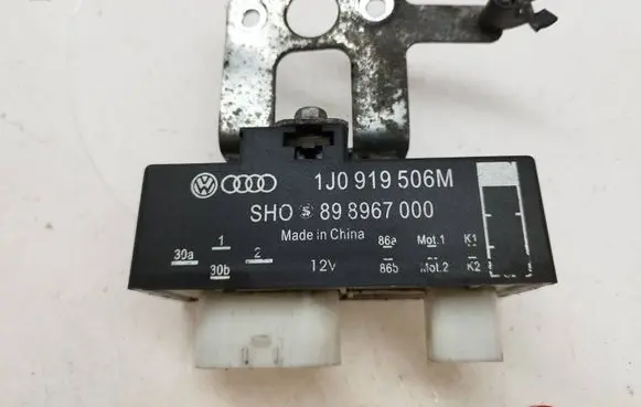 Volkswagen Polo V 6R Coolant fan relay 1J0919506M 898967000