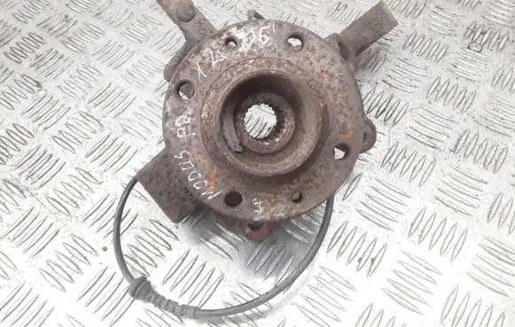 Renault Modus Front wheel hub spindle knuckle