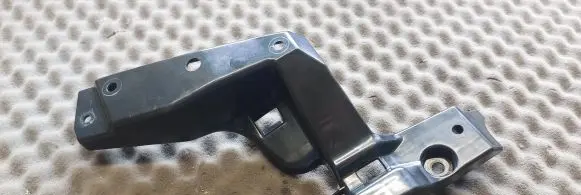 Headlight/headlamp mounting bracket