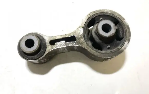 Mazda 6 Engine mount bracket