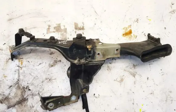 Opel Zafira B Radiator support slam panel
