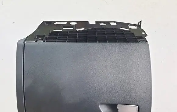 Glove box