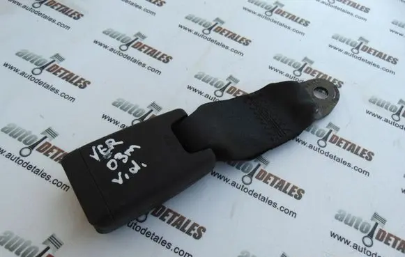 Toyota Corolla Verso E121 Rear seatbelt buckle