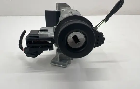Volkswagen Polo V 6R Ignition lock 1K0905851 6C0905865