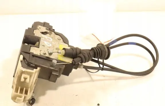 Hyundai i30 Front door lock 813202L030