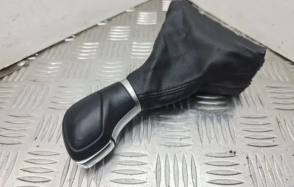 Volkswagen Atlas Gear lever shifter trim leather/knob 3CN713123A