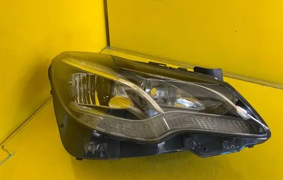 Mercedes-Benz E C207 W207 Headlight/headlamp A2079064800