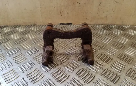 Audi 80 90 S2 B4 Brake caliper pad carrier rear 