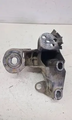 Audi A4 S4 B6 8E 8H Engine mounting bracket 8E0199352F