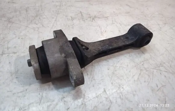 KIA Sportage Engine mount bracket