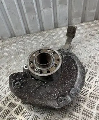 Mercedes-Benz C W205 Front wheel hub 2052200