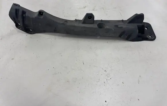 Renault Clio III Fender mounting bracket 8200314931