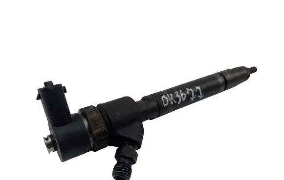 Volvo V70 Fuel injector 30777526