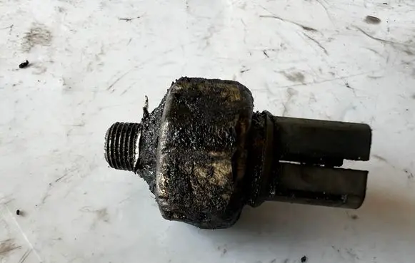 Nissan Patrol Y61 Oil pressure sensor