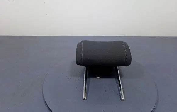 Volkswagen PASSAT CC Front seat headrest 