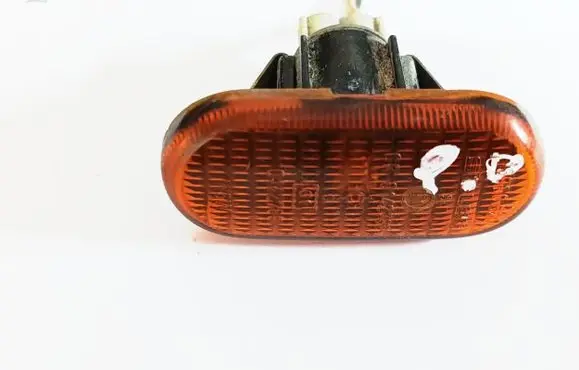 Front fender indicator light